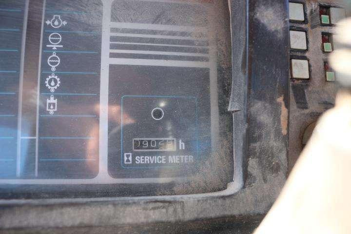 דחפור Komatsu D375A-1: תמונה 11