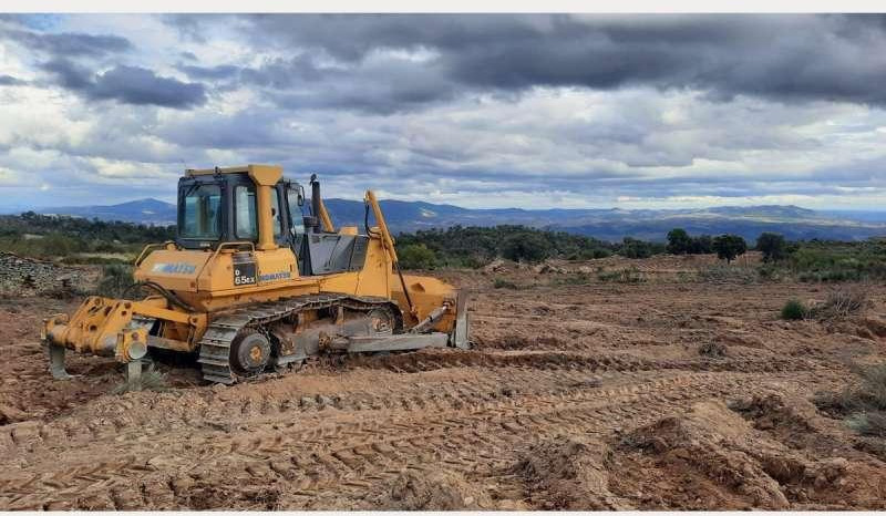 Komatsu D65EX-15 - דחפור: תמונה 3 Komatsu D65EX-15 - דחפור: תמונה 3