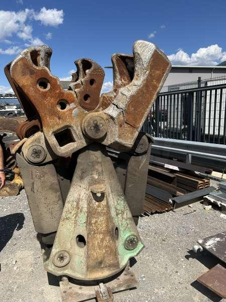 MONTABERT Lot 2 Croc Béton - מזמרת הריסה: תמונה 1 MONTABERT Lot 2 Croc Béton - מזמרת הריסה: תמונה 1