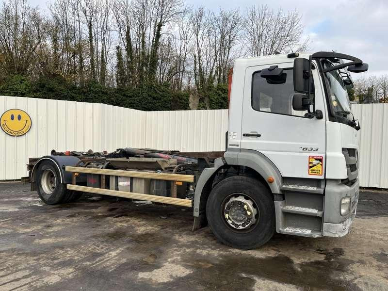 Mercedes AXOR 1833 - משאית הרמת וו: תמונה 1 Mercedes AXOR 1833 - משאית הרמת וו: תמונה 1
