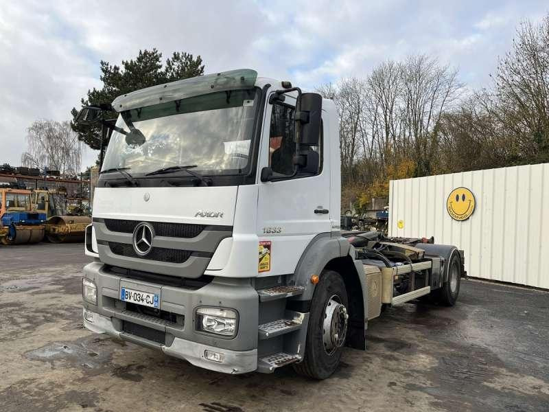 Mercedes AXOR 1833 - משאית הרמת וו: תמונה 2 Mercedes AXOR 1833 - משאית הרמת וו: תמונה 2