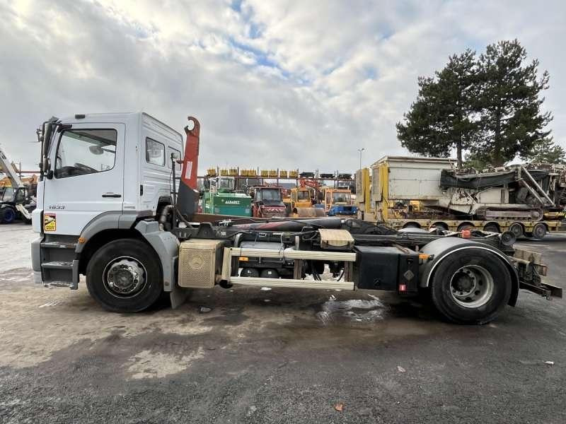 Mercedes AXOR 1833 - משאית הרמת וו: תמונה 4 Mercedes AXOR 1833 - משאית הרמת וו: תמונה 4