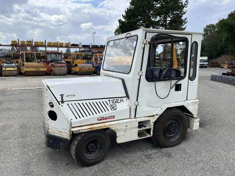 TAYLOR-DUNN TC-40 - טרקטור חקלאי: תמונה 3 TAYLOR-DUNN TC-40 - טרקטור חקלאי: תמונה 3