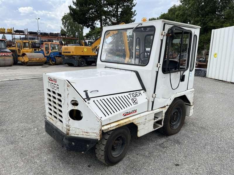 TAYLOR-DUNN TC-40 - טרקטור חקלאי: תמונה 2 TAYLOR-DUNN TC-40 - טרקטור חקלאי: תמונה 2