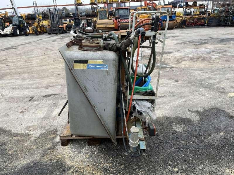 Tecnoma CUVE DE TRAITEMENT PHYTO - מרסס מותקן על טרקטור: תמונה 3 Tecnoma CUVE DE TRAITEMENT PHYTO - מרסס מותקן על טרקטור: תמונה 3