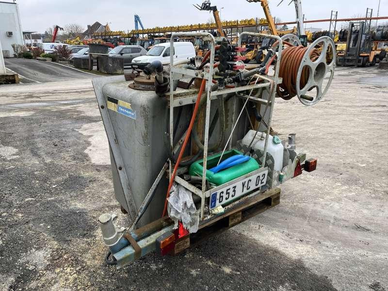 Tecnoma CUVE DE TRAITEMENT PHYTO - מרסס מותקן על טרקטור: תמונה 4 Tecnoma CUVE DE TRAITEMENT PHYTO - מרסס מותקן על טרקטור: תמונה 4