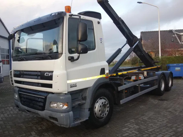 DAF 85.410 CF 6X4 STEEL SPRINGS MANUAL GEARBOX - משאית הרמת וו: תמונה 1 DAF 85.410 CF 6X4 STEEL SPRINGS MANUAL GEARBOX - משאית הרמת וו: תמונה 1