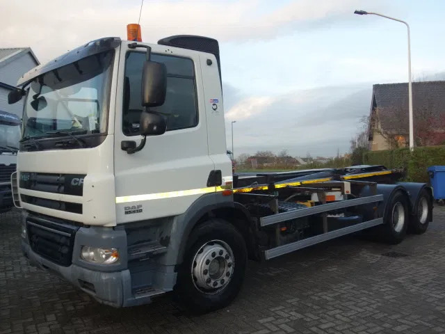 DAF 85.410 CF 6X4 STEEL SPRINGS MANUAL GEARBOX - משאית הרמת וו: תמונה 3 DAF 85.410 CF 6X4 STEEL SPRINGS MANUAL GEARBOX - משאית הרמת וו: תמונה 3