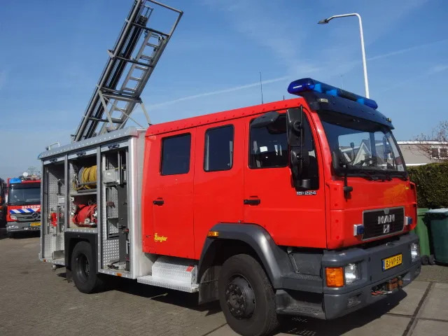 MAN 15 224-with winch 2500liter tank manual gearbox ,ziegler pomp - משאית אש: תמונה 1 MAN 15 224-with winch 2500liter tank manual gearbox ,ziegler pomp - משאית אש: תמונה 1