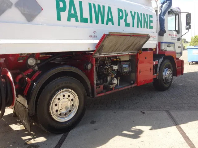 MAN 19-264 manual fuelpump 13500 liter,6 cil - משאית מכל: תמונה 3 MAN 19-264 manual fuelpump 13500 liter,6 cil - משאית מכל: תמונה 3