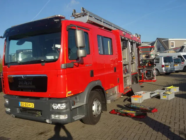 MAN TGM 15.250 FIRE TRUCK,2000 LITER TANK, FOAM TANK, AIRCO,WITH EQUIPMENT - משאית אש: תמונה 1 MAN TGM 15.250 FIRE TRUCK,2000 LITER TANK, FOAM TANK, AIRCO,WITH EQUIPMENT - משאית אש: תמונה 1