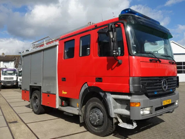 Mercedes-Benz Actros 1831 4X4 ZIEGLER BOMBEROS POMP,2500 L TANK - משאית אש: תמונה 2 Mercedes-Benz Actros 1831 4X4 ZIEGLER BOMBEROS POMP,2500 L TANK - משאית אש: תמונה 2