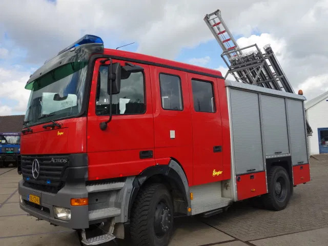 Mercedes-Benz Actros 1831 4X4 ZIEGLER BOMBEROS POMP,2500 L TANK - משאית אש: תמונה 3 Mercedes-Benz Actros 1831 4X4 ZIEGLER BOMBEROS POMP,2500 L TANK - משאית אש: תמונה 3
