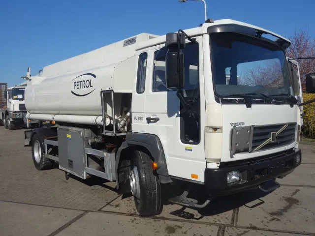 Volvo 220PK 12000 LITER STEELSPRINGS - משאית מכל: תמונה 1 Volvo 220PK 12000 LITER STEELSPRINGS - משאית מכל: תמונה 1