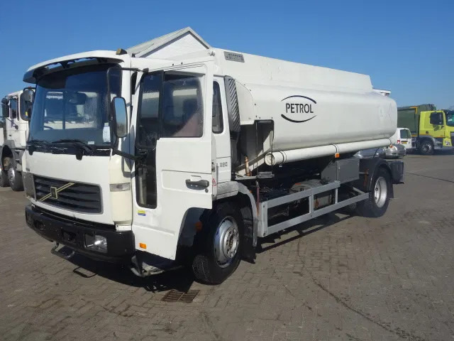 Volvo 220PK 12000 LITER STEELSPRINGS - משאית מכל: תמונה 2 Volvo 220PK 12000 LITER STEELSPRINGS - משאית מכל: תמונה 2