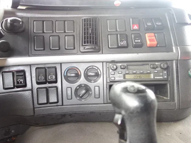 Volvo FM 12 18500liter tank,AIRCO,MANUAL GEARBOX - משאית מכל: תמונה 4 Volvo FM 12 18500liter tank,AIRCO,MANUAL GEARBOX - משאית מכל: תמונה 4