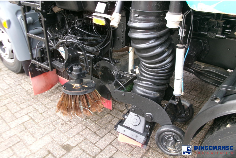 מטאטא כבישים DAF LF 55.220 4X2 Johnston street sweeper: תמונה 11