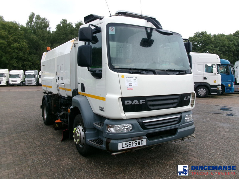 DAF LF 55.220 4x2 Scarab sweeper - מטאטא כבישים: תמונה 2 DAF LF 55.220 4x2 Scarab sweeper - מטאטא כבישים: תמונה 2