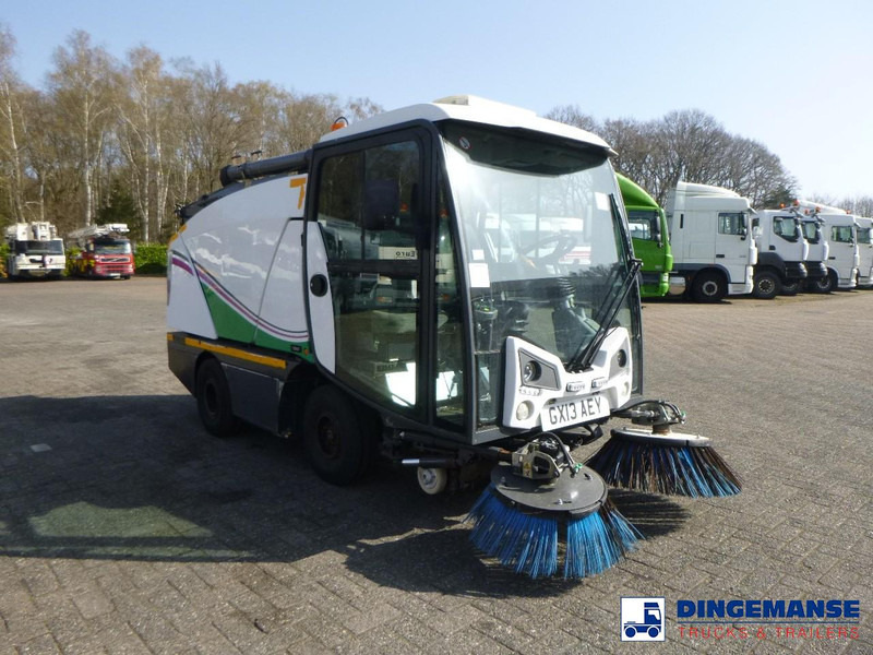 Johnston C202 compact street sweeper - מטאטא כבישים: תמונה 2 Johnston C202 compact street sweeper - מטאטא כבישים: תמונה 2