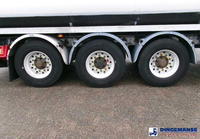 Lakeland Fuel tank alu 42.8 m3 / 6 comp + pump - סמיטריילר מכל: תמונה 5 Lakeland Fuel tank alu 42.8 m3 / 6 comp + pump - סמיטריילר מכל: תמונה 5