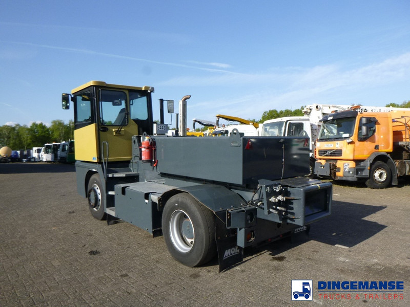 MOL RM 255 4X4 terminal drawbar tractor 150 ton - טרקטור מסוף: תמונה 3 MOL RM 255 4X4 terminal drawbar tractor 150 ton - טרקטור מסוף: תמונה 3