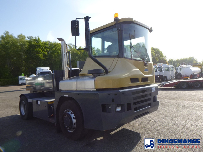 MOL RM 255 4X4 terminal drawbar tractor 150 ton - טרקטור מסוף: תמונה 2 MOL RM 255 4X4 terminal drawbar tractor 150 ton - טרקטור מסוף: תמונה 2