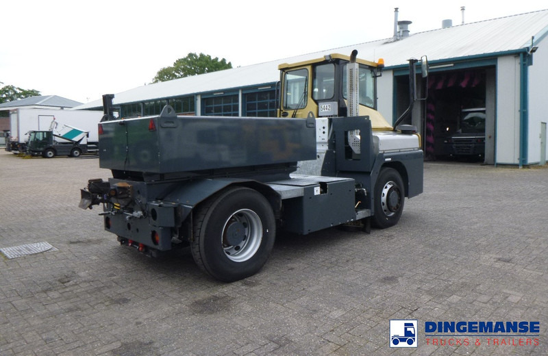 MOL RM 255 4X4 terminal drawbar tractor 150 ton - טרקטור מסוף: תמונה 4 MOL RM 255 4X4 terminal drawbar tractor 150 ton - טרקטור מסוף: תמונה 4