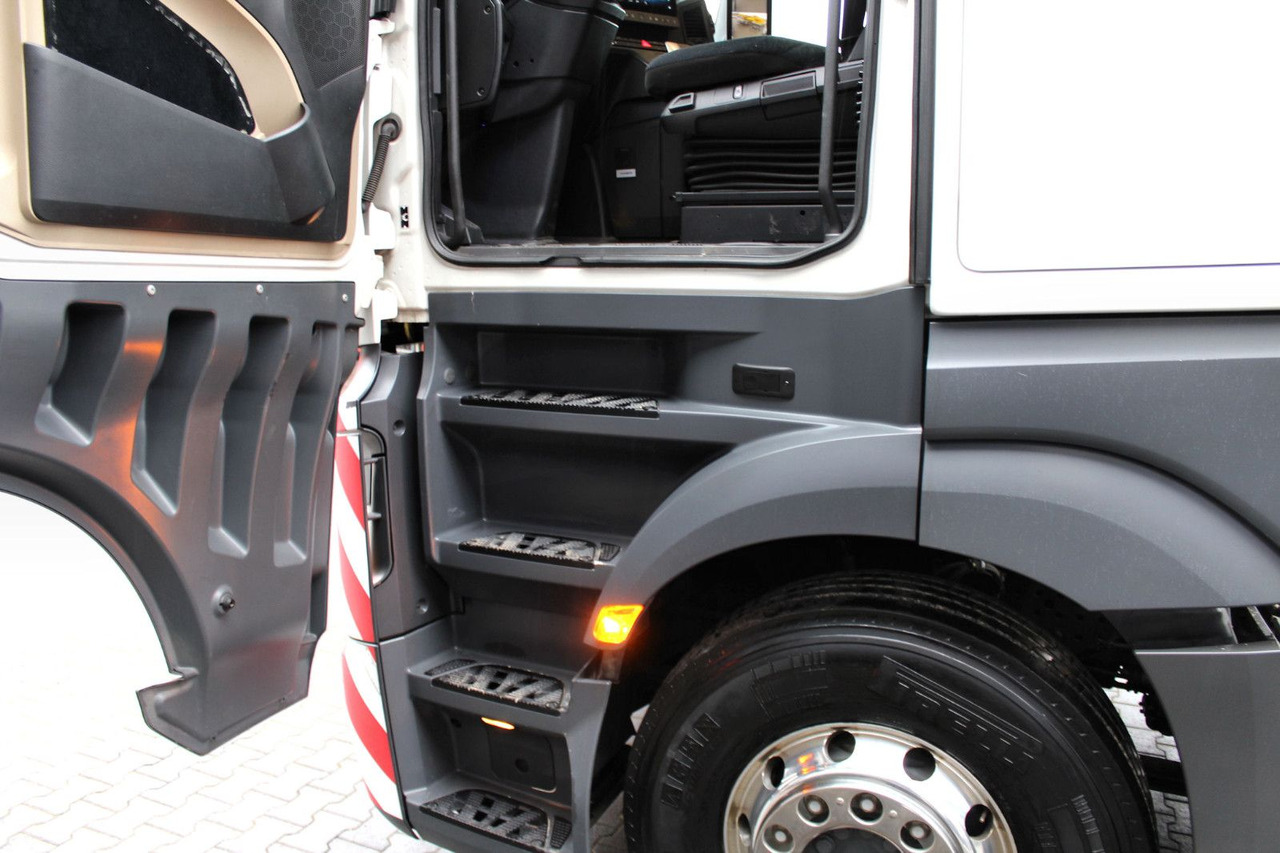 Mercedes-Benz Actros 2551 6x2 BigSpace 68 to Schwerlast + LIFT - יחידת טרקטור: תמונה 5 Mercedes-Benz Actros 2551 6x2 BigSpace 68 to Schwerlast + LIFT - יחידת טרקטור: תמונה 5