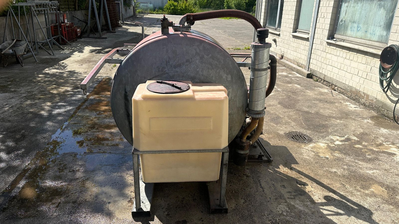 Saug-Druck fass Flexi + 2 Frisch-Wassertaschen - משאית ואקום: תמונה 4 Saug-Druck fass Flexi + 2 Frisch-Wassertaschen - משאית ואקום: תמונה 4