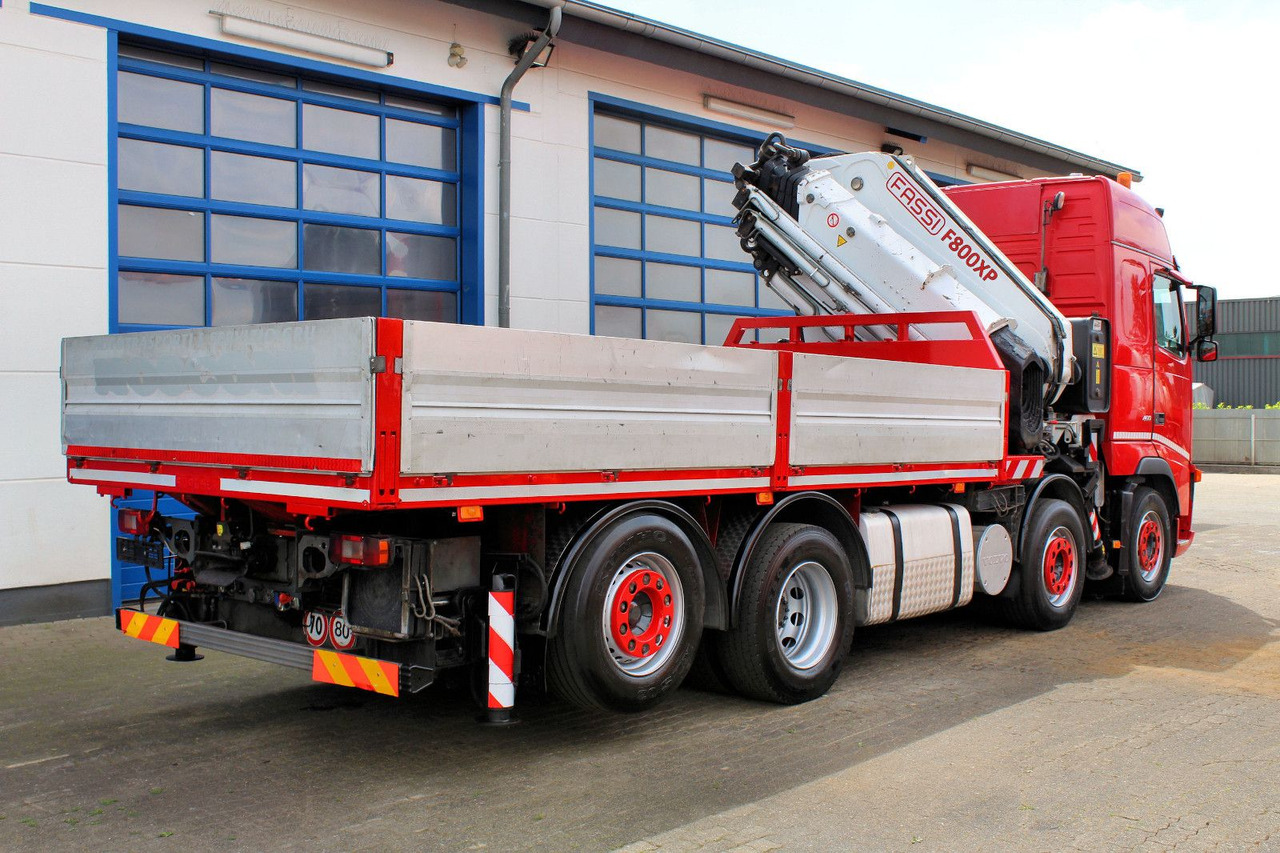 Volvo 480 8x2 Pritsche + FASSI F800XP Kran 6x - משאית צד נופל/ שטוחה, משאית מנוף: תמונה 3 Volvo 480 8x2 Pritsche + FASSI F800XP Kran 6x - משאית צד נופל/ שטוחה, משאית מנוף: תמונה 3