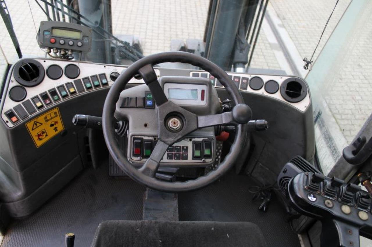 Kalmar DCD160-12 - מלגזת סולר: תמונה 4 Kalmar DCD160-12 - מלגזת סולר: תמונה 4