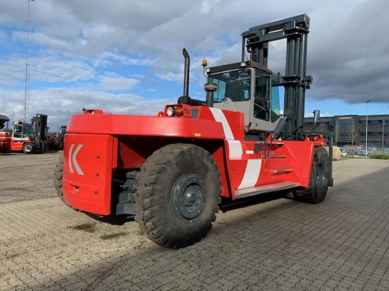 Kalmar DCD320-12LB - מלגזת סולר: תמונה 3 Kalmar DCD320-12LB - מלגזת סולר: תמונה 3