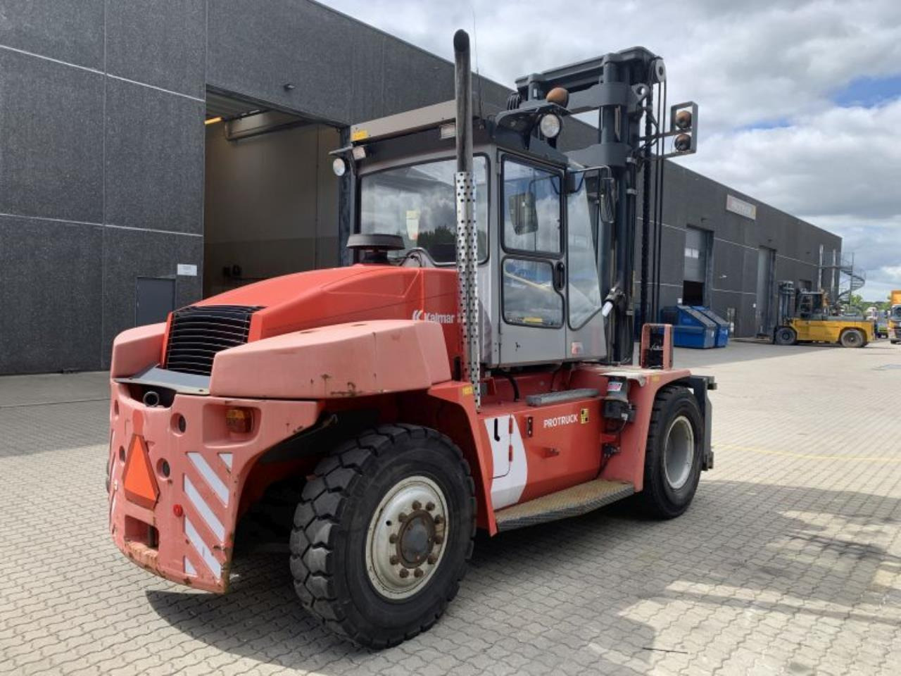 Kalmar DCE100-6 - מלגזת סולר: תמונה 3 Kalmar DCE100-6 - מלגזת סולר: תמונה 3