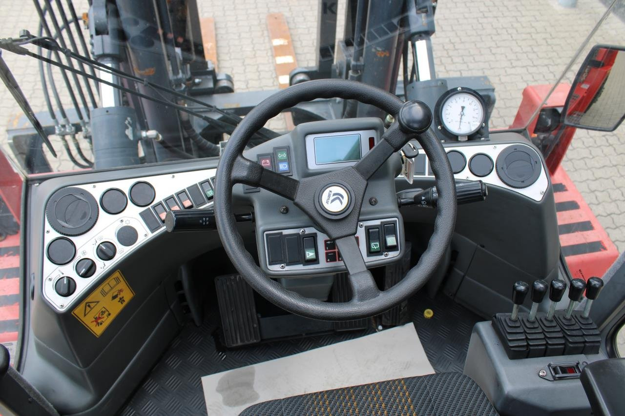 Kalmar DCE90-6 - מלגזת סולר: תמונה 4 Kalmar DCE90-6 - מלגזת סולר: תמונה 4