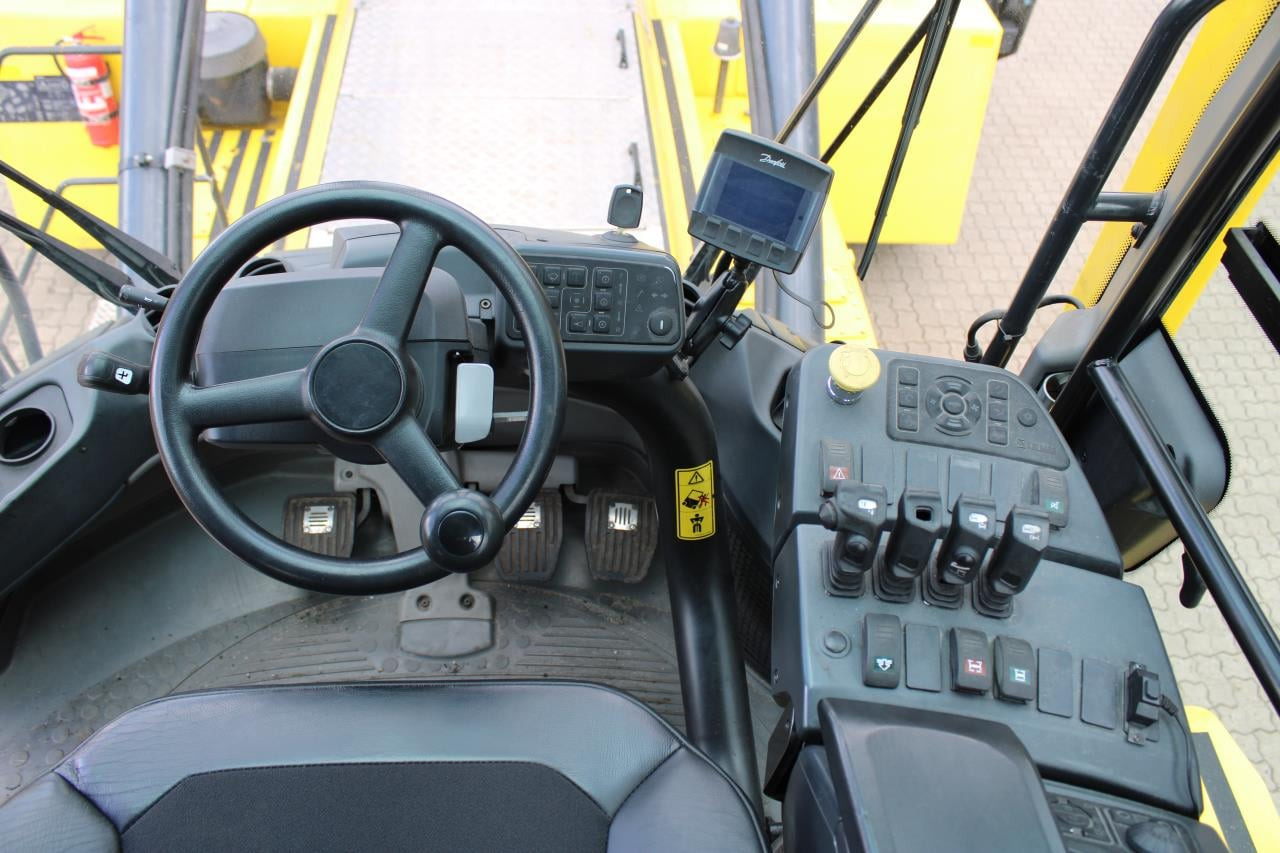 Kalmar DCG90-45ES7 - מפעיל מכולות: תמונה 4 Kalmar DCG90-45ES7 - מפעיל מכולות: תמונה 4