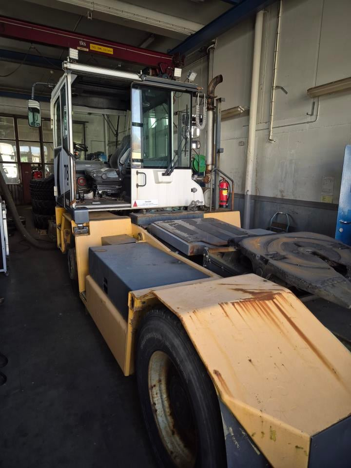 Kalmar TR618I - טרקטור מסוף: תמונה 2 Kalmar TR618I - טרקטור מסוף: תמונה 2