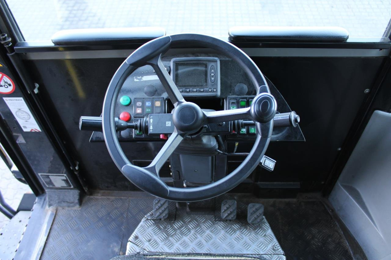 MOL RM255 4X4 - טרקטור מסוף: תמונה 4 MOL RM255 4X4 - טרקטור מסוף: תמונה 4