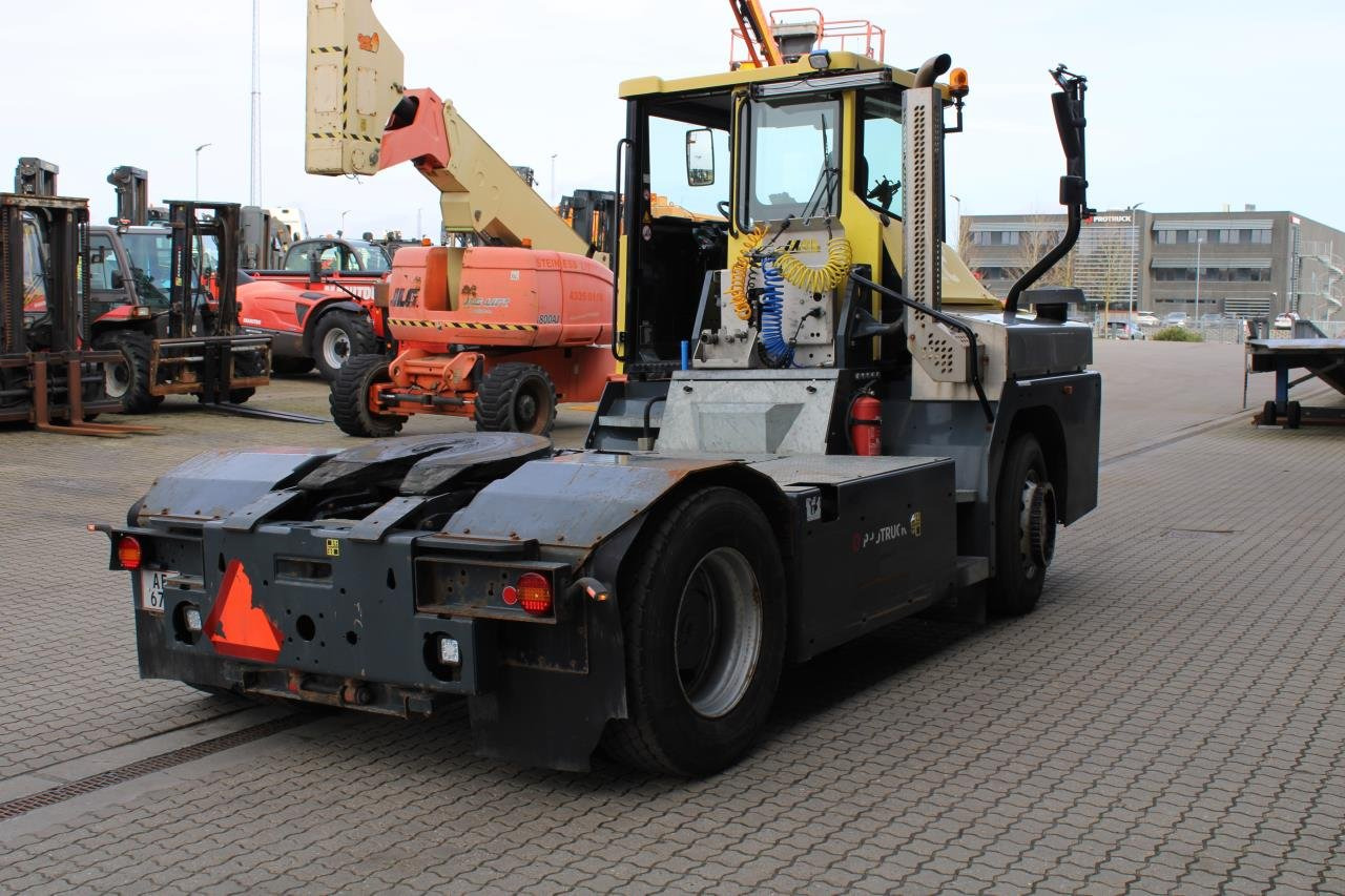 MOL RM255 4X4 - טרקטור מסוף: תמונה 3 MOL RM255 4X4 - טרקטור מסוף: תמונה 3
