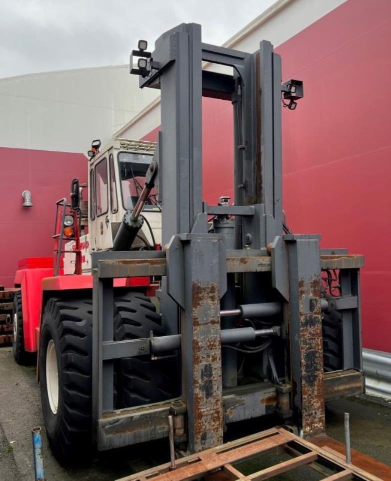 SveTruck 44120-52 - מלגזת סולר: תמונה 1 SveTruck 44120-52 - מלגזת סולר: תמונה 1