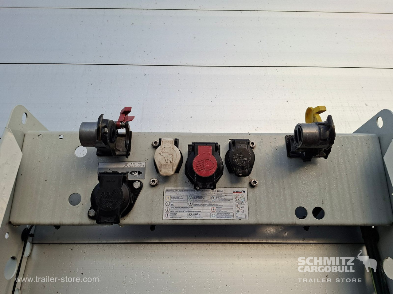 SCHMITZ Auflieger Curtainsider Standard - סמיטריילר עם וילונות צד: תמונה 5 SCHMITZ Auflieger Curtainsider Standard - סמיטריילר עם וילונות צד: תמונה 5