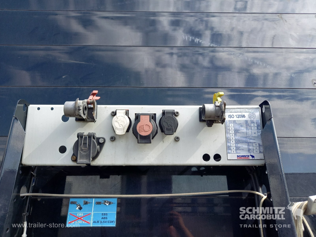 SCHMITZ Auflieger Curtainsider Standard - סמיטריילר עם וילונות צד: תמונה 4 SCHMITZ Auflieger Curtainsider Standard - סמיטריילר עם וילונות צד: תמונה 4