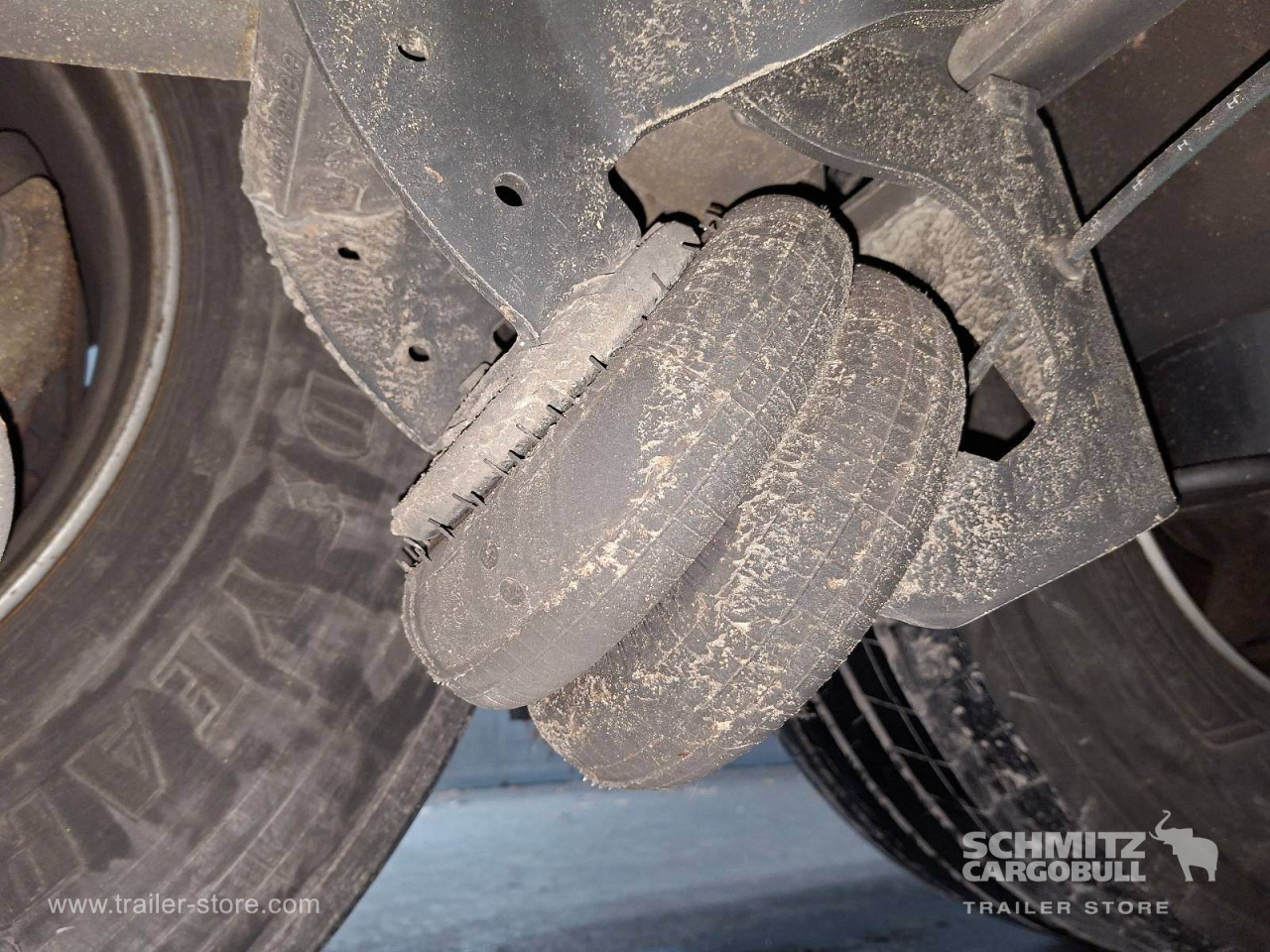 SCHMITZ Auflieger Curtainsider Standard - סמיטריילר עם וילונות צד: תמונה 4 SCHMITZ Auflieger Curtainsider Standard - סמיטריילר עם וילונות צד: תמונה 4