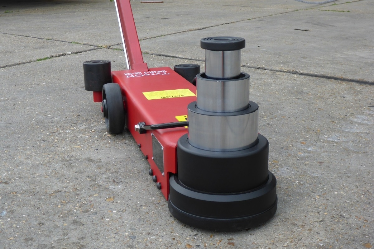 TPH40T-3 Air hydraulic jack 40 Tons - Minimum height 12,5 cm - ציוד לסדנאות: תמונה 4 TPH40T-3 Air hydraulic jack 40 Tons - Minimum height 12,5 cm - ציוד לסדנאות: תמונה 4
