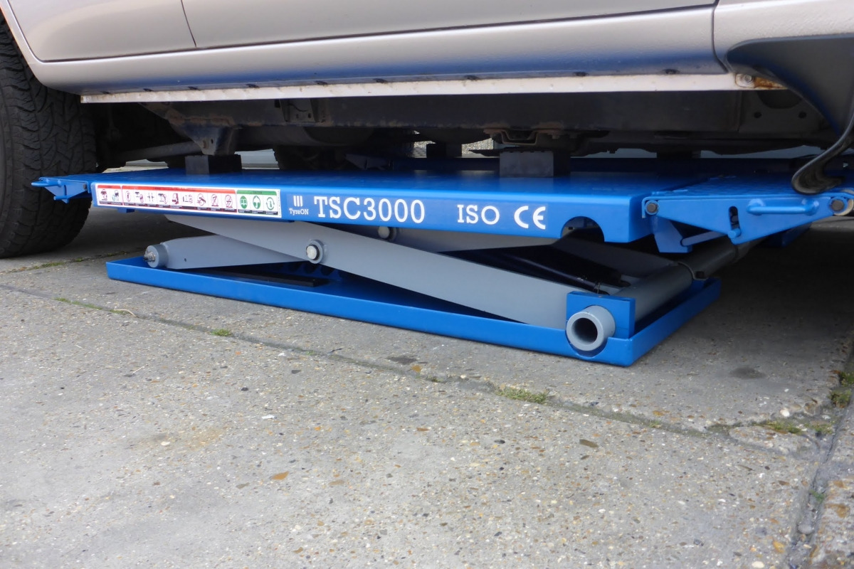 TSC3000E mobile car scissor lift with electrical release - 230V - ציוד לסדנאות: תמונה 5 TSC3000E mobile car scissor lift with electrical release - 230V - ציוד לסדנאות: תמונה 5