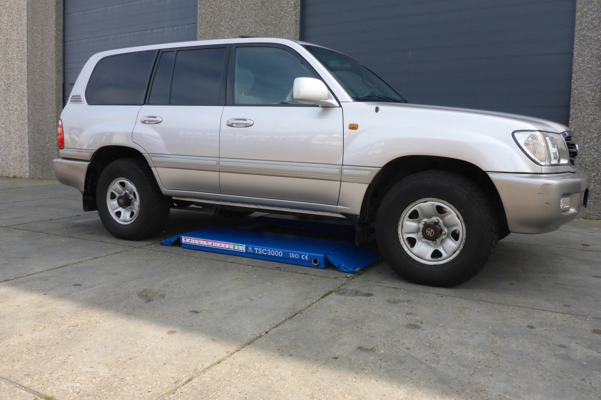 TSC3000E mobile car scissor lift with electrical release - 230V - ציוד לסדנאות: תמונה 4 TSC3000E mobile car scissor lift with electrical release - 230V - ציוד לסדנאות: תמונה 4