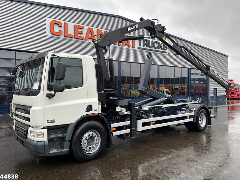 DAF FA 75 CF 250 MKG 14 Tonmeter laadkraan - משאית הרמת וו, משאית מנוף: תמונה 1 DAF FA 75 CF 250 MKG 14 Tonmeter laadkraan - משאית הרמת וו, משאית מנוף: תמונה 1