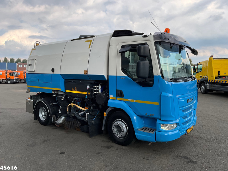 DAF FA LF 180 Euro 6 Johnston VS502 Just 138.807 km! - מטאטא כבישים: תמונה 4 DAF FA LF 180 Euro 6 Johnston VS502 Just 138.807 km! - מטאטא כבישים: תמונה 4