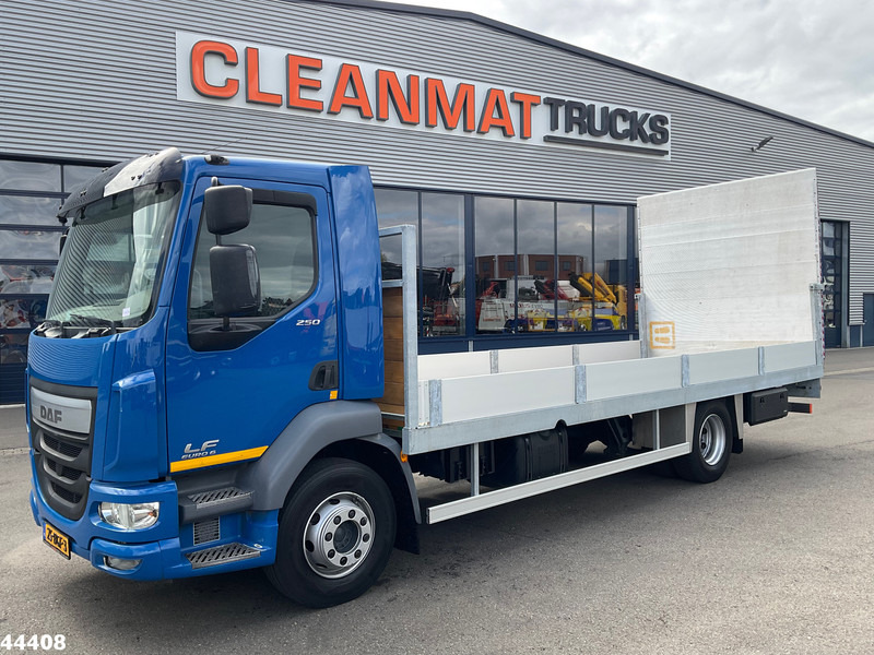 DAF FA LF 250 Euro 6 Autotransporter met laadklep - משאית הובלה אוטומטית: תמונה 1 DAF FA LF 250 Euro 6 Autotransporter met laadklep - משאית הובלה אוטומטית: תמונה 1