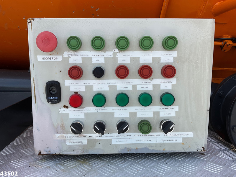 משאית ואקום DAF FAX 85 CF 340 Droge stoffen blaas installatie Just 21.613 km!: תמונה 15 משאית ואקום DAF FAX 85 CF 340 Droge stoffen blaas installatie Just 21.613 km!: תמונה 15