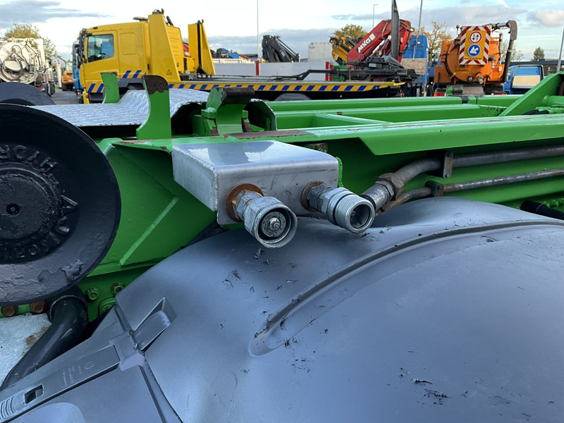 MAN TGA 41.440 8x4 Full Steel AJK 26 Ton haakarmsysteem + Laadplateau met Hiab 28 Tonmeter laadkraan - משאית הרמת וו: תמונה 3 MAN TGA 41.440 8x4 Full Steel AJK 26 Ton haakarmsysteem + Laadplateau met Hiab 28 Tonmeter laadkraan - משאית הרמת וו: תמונה 3